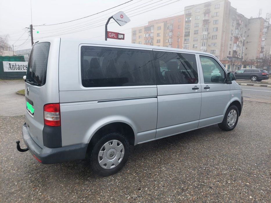 VW Transporter T5  Modelul Lung 2013 8+1 Locuri
