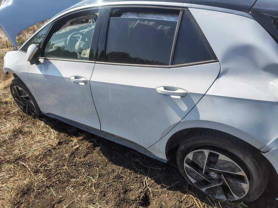 Продавам на Части Volkswagen ID.3 2023г