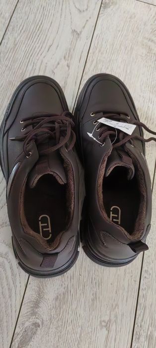 Продам ботинки демесезонные