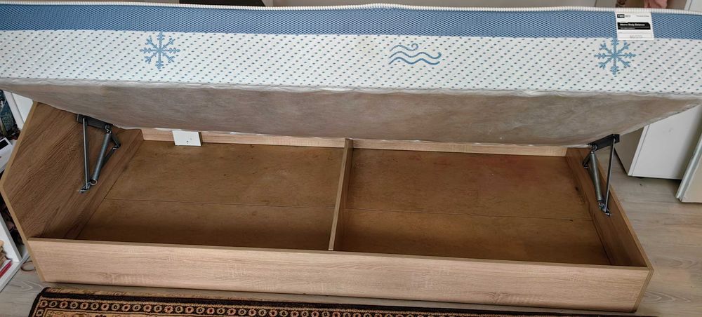 Легло с повдигащ механизъм + матрак. Отлично състояние