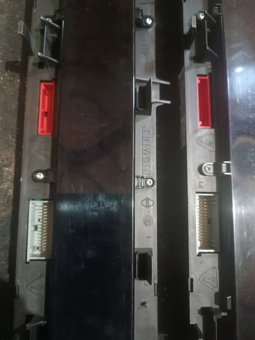 Ceas bord Scenic2 tablou bord Renault Scenic2 Fluence Megane3 Megane2 Clio3 Laguna2 digital nonfacelift facelift Fluence Megane3 Koleos Clio3 Megane2