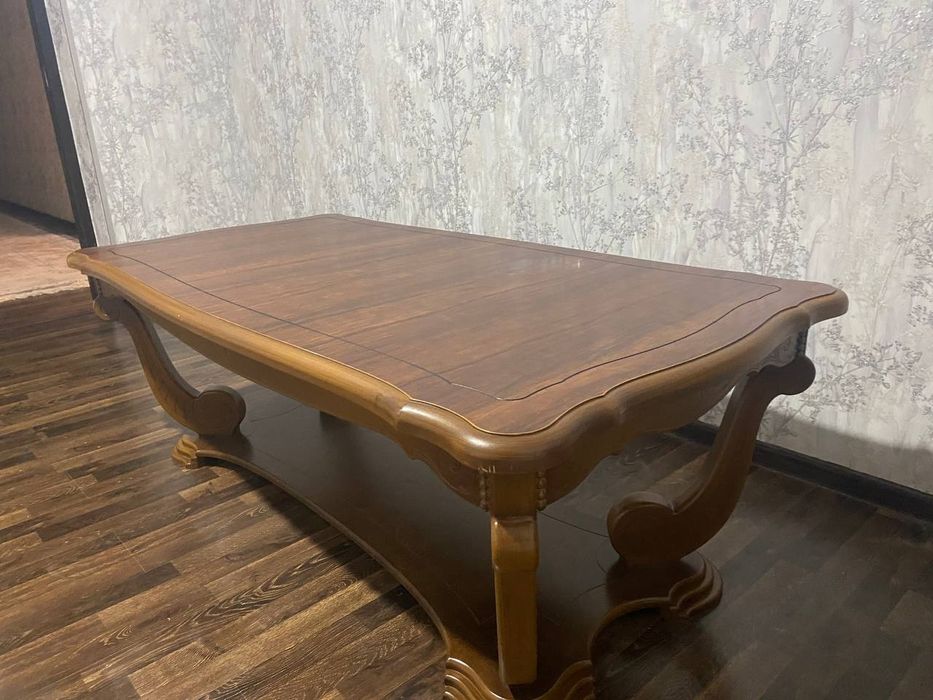 Стол новый из ореха