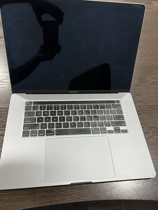 Macbook pro 15.6 dyum