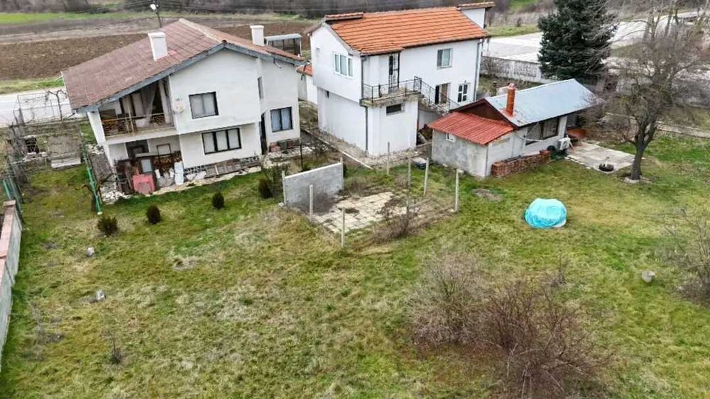 Продавам къща в с. Детелина