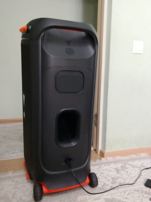 Продам JBL Partybox 710 в отличном состоянии