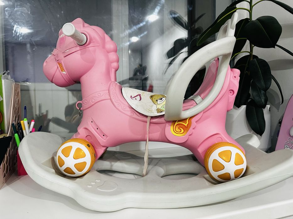 Продам детскую лошадку