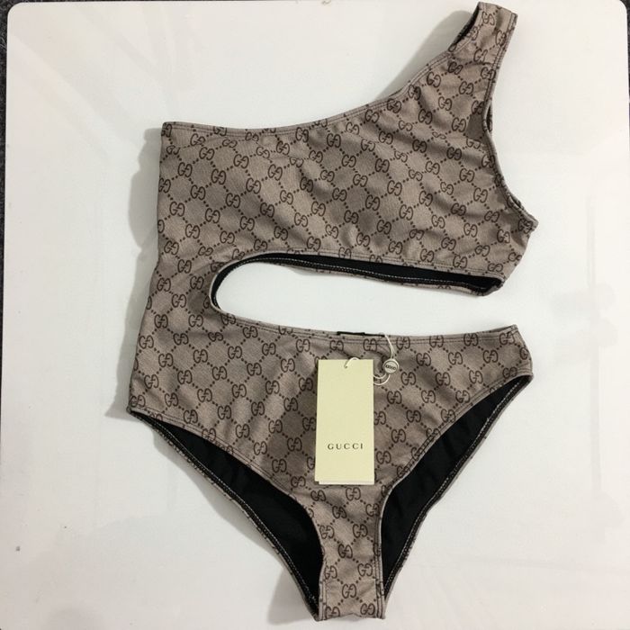Страхотни бански chanel balenciaga gucci