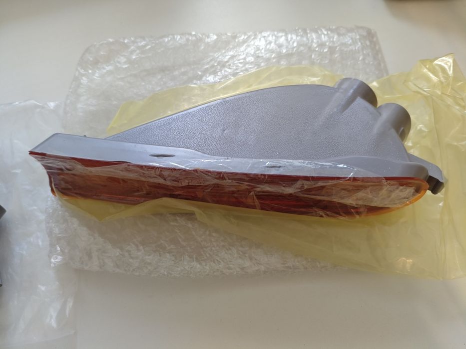 Продам поворотники на РАФ 4