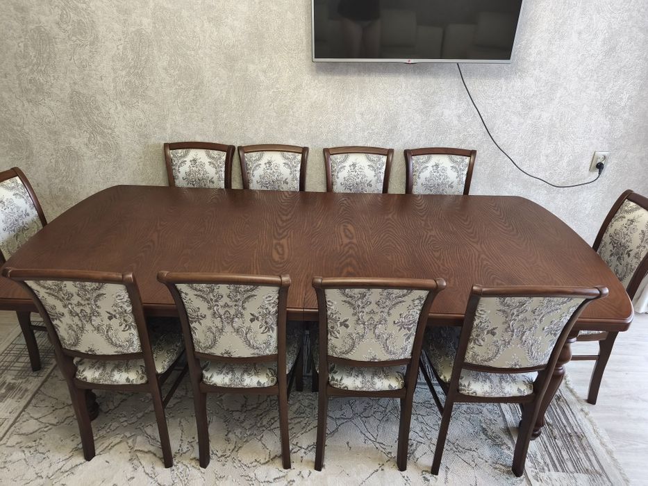 Гостиный стол со стульями