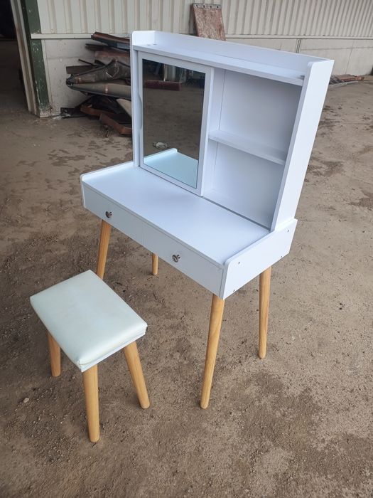 Măsuță toaletă machiaj