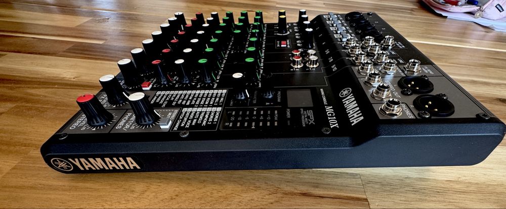 Yamaha MG -10 X