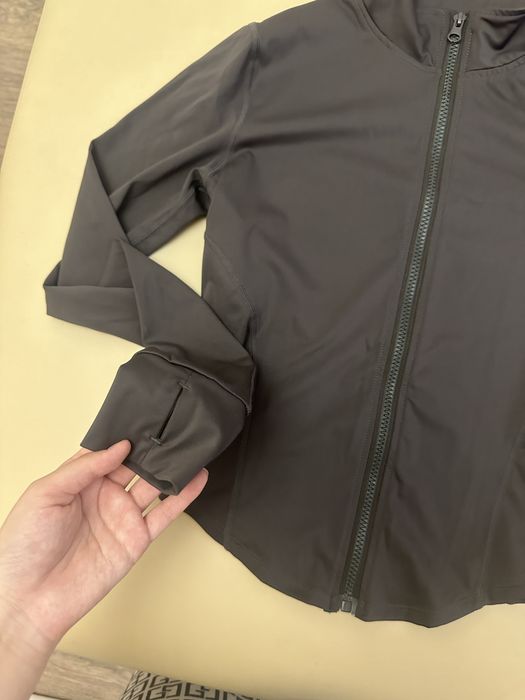 Рашгард серого цвета