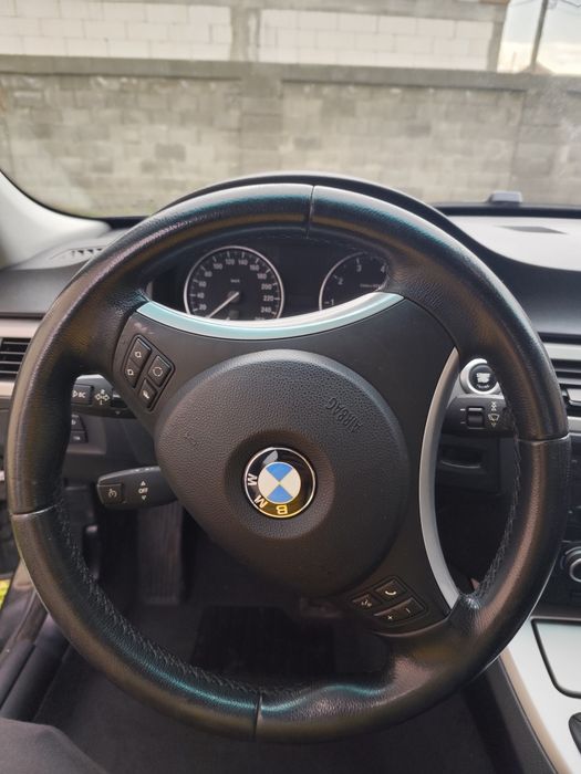 BMW e90 an 2008.