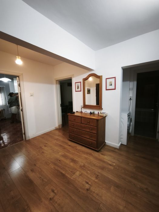 Închiriez apartament cu 3 camere in zona Nord/ Mall