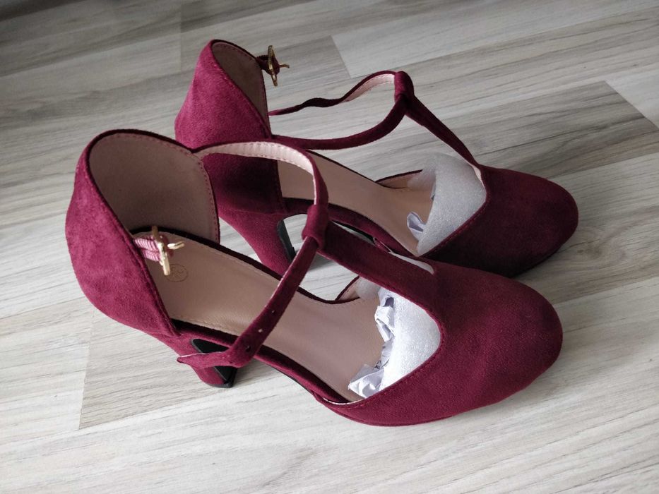 Pantofi NOI Bordo de Catifea Marimea 34 cu platforma