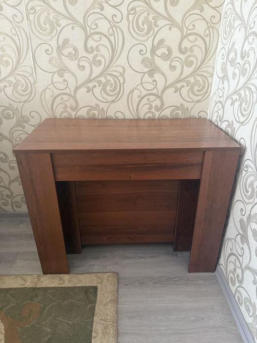 Стол для гостиной, срочно!