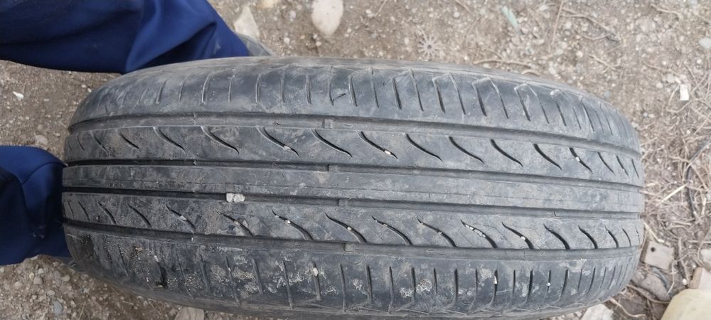 Автошина на автомобиль