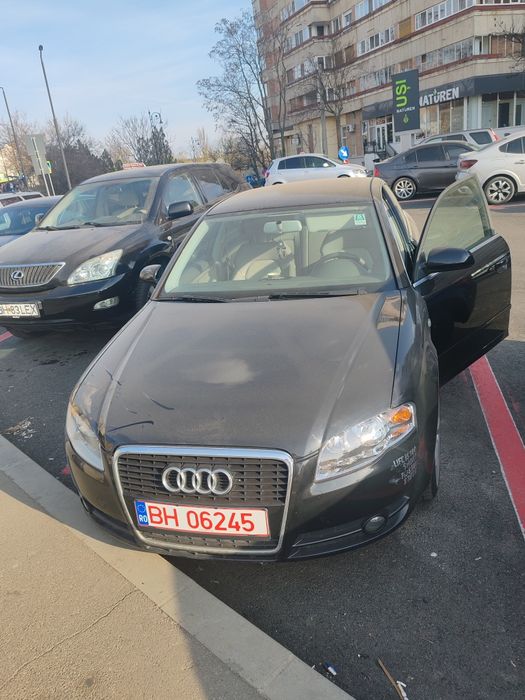 Vând urgent Audi A4, automat, interior piele gri, benzină