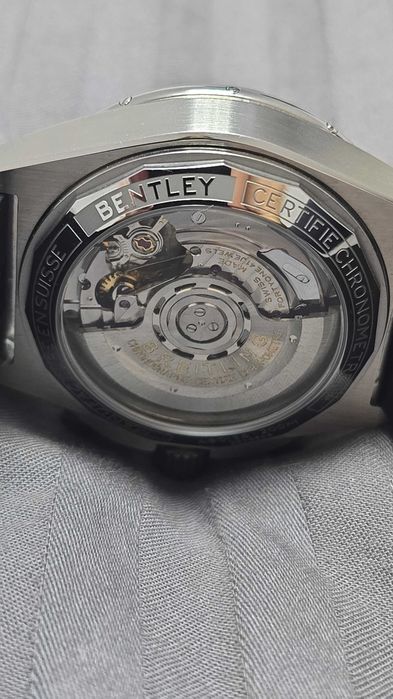 Breitling Chronomat 42 Chronograph Panda
sticlă de safir