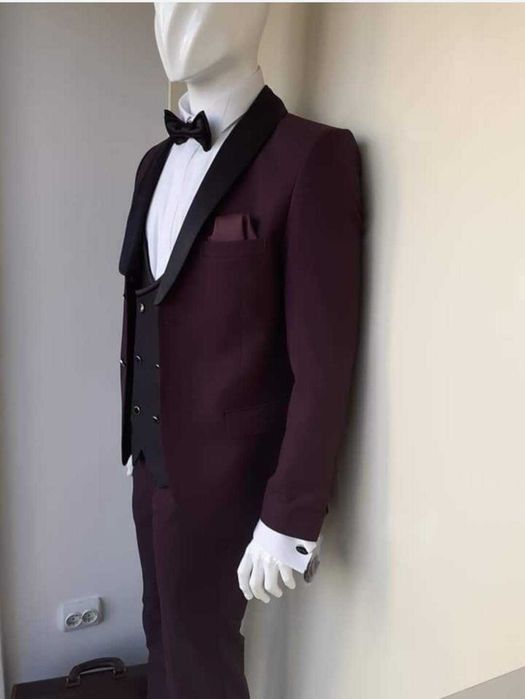 Costum mire visiniu, marimea 56