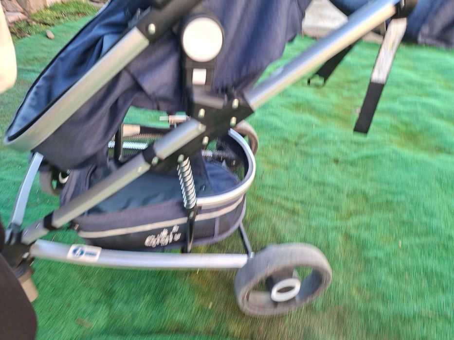 Продавам комбинирана детска количка в отлично състояние