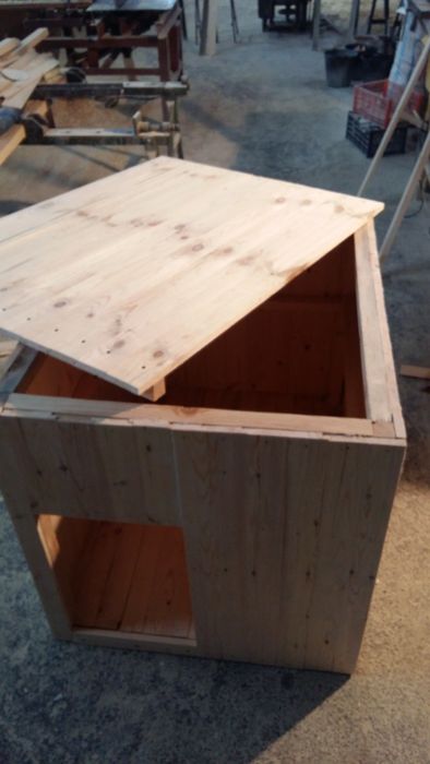 Будка для собаки  средних размеров