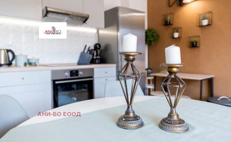 Дава се под наем Тристаен апартамент в Варна, Гръцка махала - 90 кв.м за 1196.97 € - Снимка #2