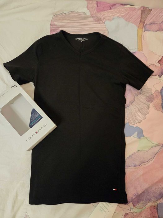 Нова Tommy Hilfiger тениска S с етикети