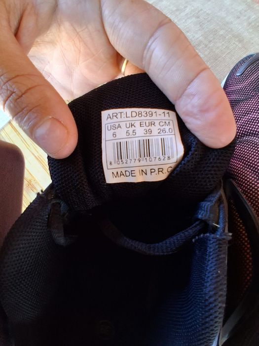 Adidași de damă.