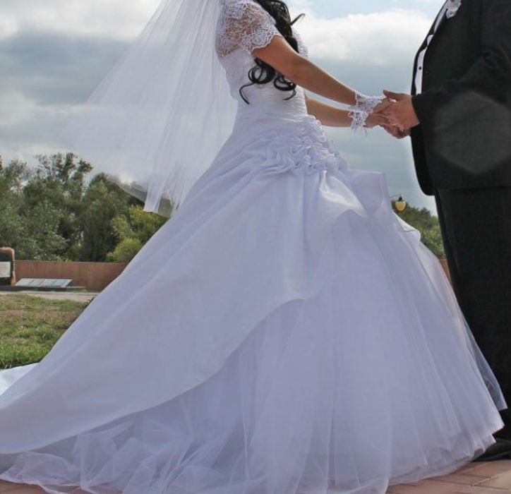 Продам свадебное платье б/у но в отличном состоянии