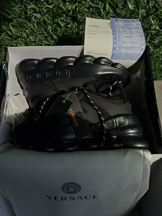 Versace chain reaction