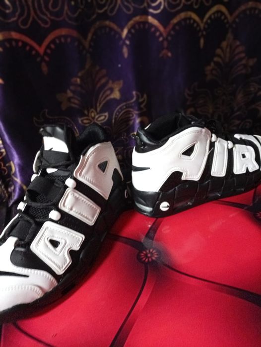Vând Nike uptempo