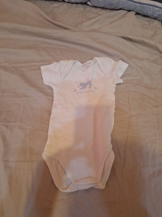 Продавам бебешки дрешки