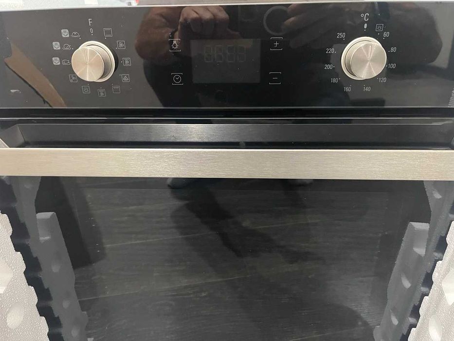 Электродуховка встроенная HOTPOINT (Италия)