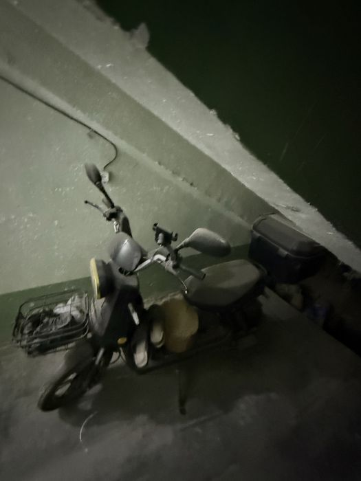 Skuter 6 ta akumlatorlik narxini yana kelishamiz ustlari chang faqat