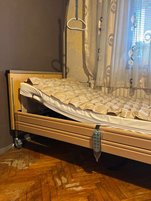 Електрическо болнично легло и дюшек антидекубитален