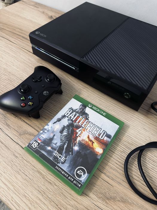 Продам XBOX ONE 500GB + диск с игрой Battlefield 4
