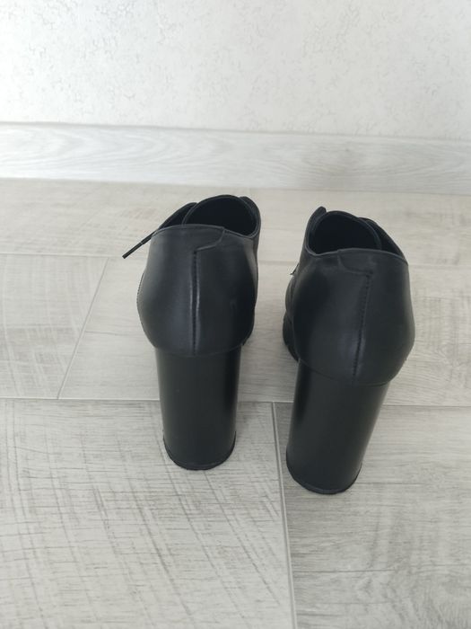 Продам кожаные ботильоны