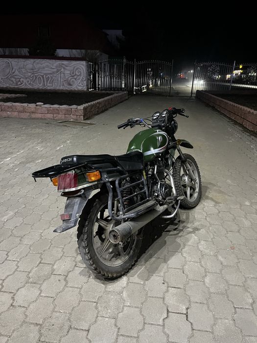 Мотоцикл яки 200кубов