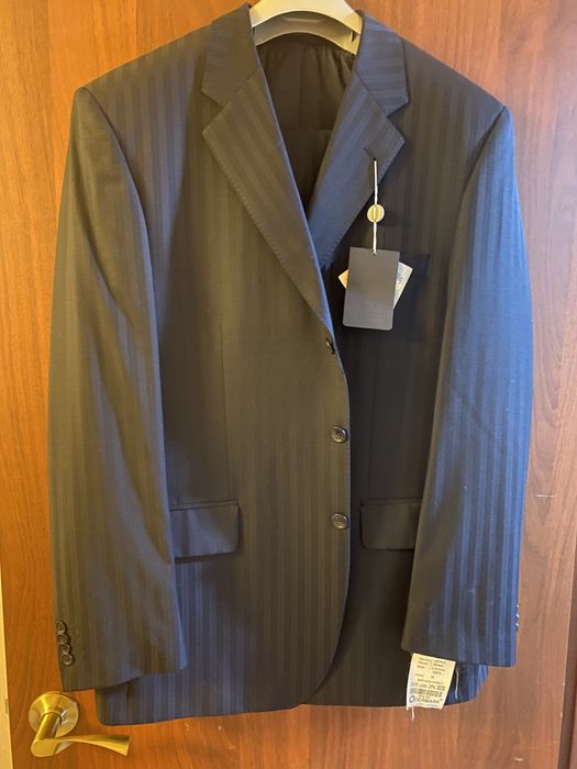 Продам НОВЫЙ костюм