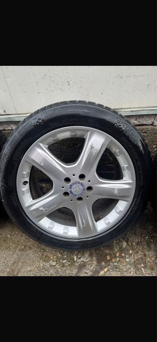 Jante gama Mercedes 8.5J%19H2 Et60 cu anvelope de iarnă 255/50/19 NEXEN , garanție , factura cu TVA inclus , livrare în țară prin curier rapid .