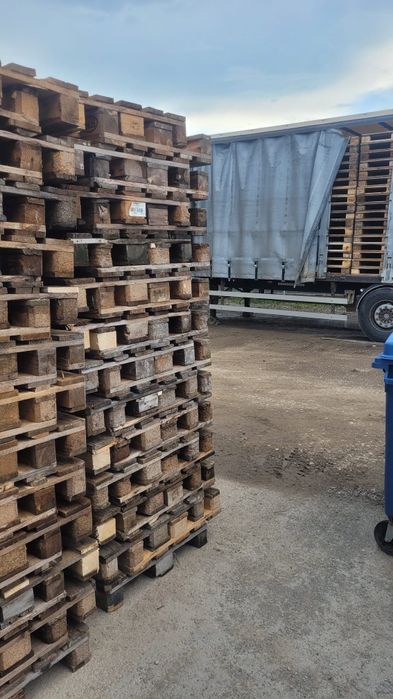 Vând paleti euro calitatea 2