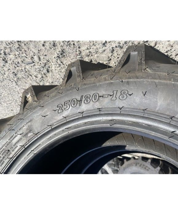 Anvelopa 250/80-18 bkt farm 2000  Cauciucuri tractor, Fiat, Case, Fendt, John Deere, New Holland, Massey Ferguson, UTB   Cauciucuri tractor, Fiat, Cas