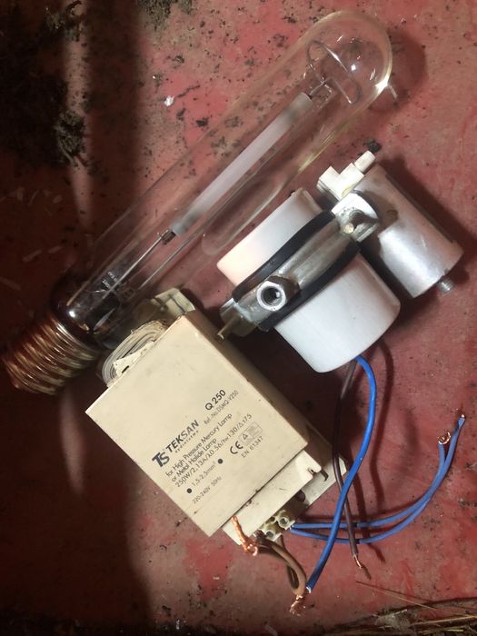 Продам лампу Днат в полном комплекте.