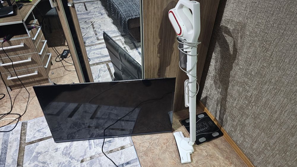 Продается Телевизор и пылесос вместе 40 тысыч