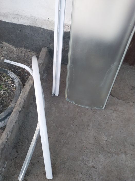 Стекло на душевую кабину