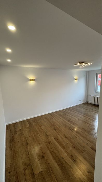 Vand Apartament 3 camere Stefan cel Mare stradal