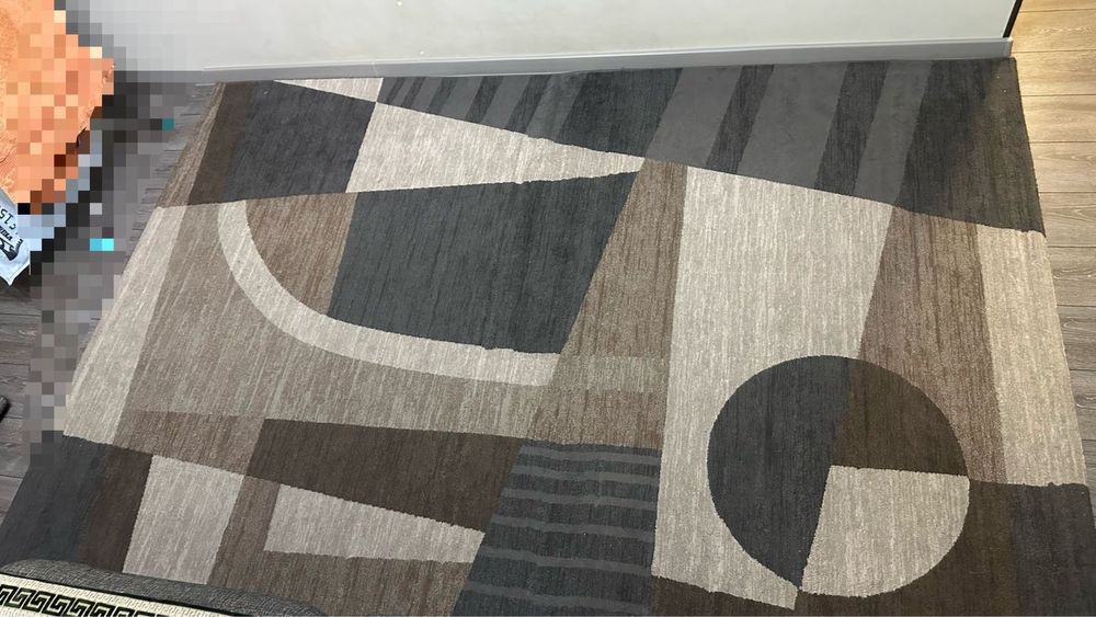 Ковёр  б/у  в хорошем состоянии срочно торг есть