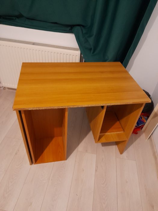 Vând birou în stare buna