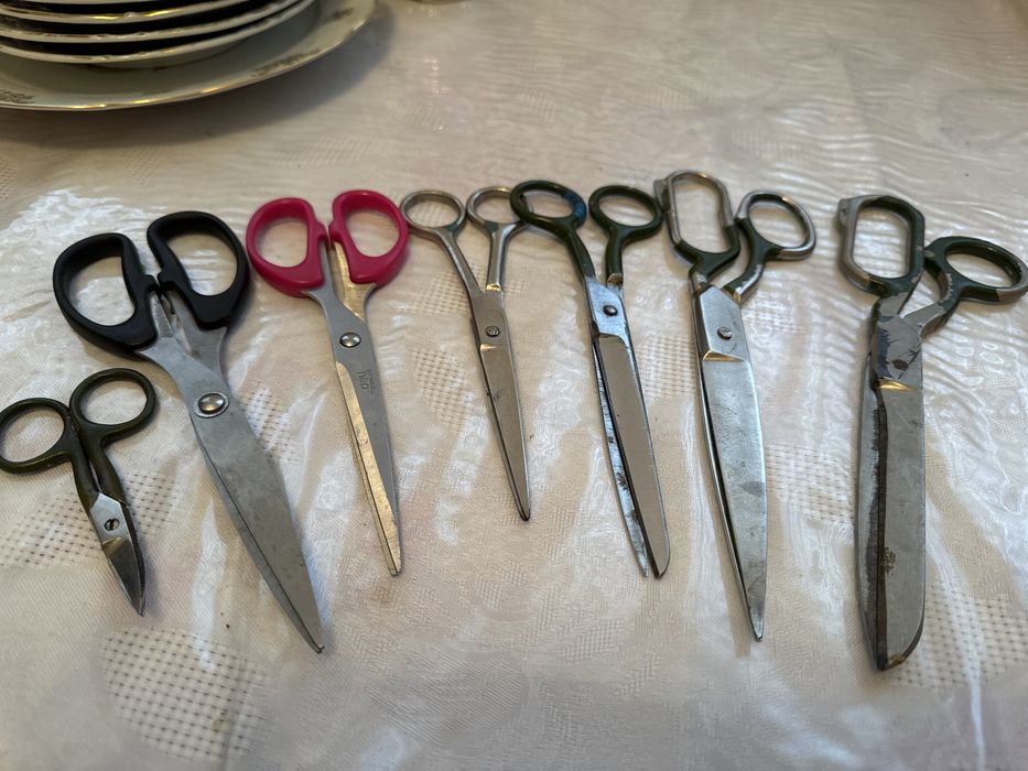 Продается  больших ложки и ножницы